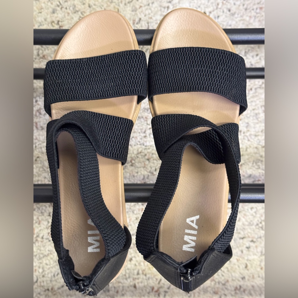 MIA NWOT wedge sandals.